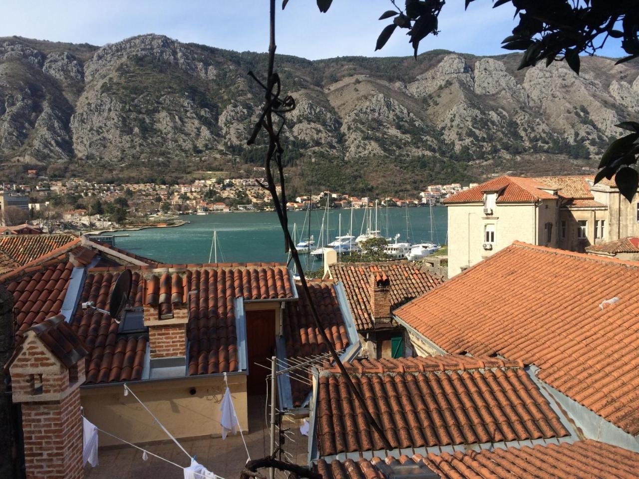 Chic & Stylish With Seaview-Terrace - Kotor Indah Apartment Exterior photo